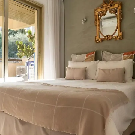 Proche Et Gare Cannes